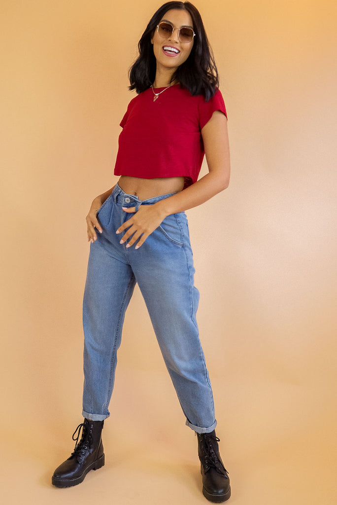 We love rich hues for winter, and the Solo Cropped Top Red Berries is the ultimate wardrobe essential for layering this season! Pair it with jeans and a jacket for a casual weekend style, or team it with a printed maxi skirt for a vintage look! Knit cotton, Lightweight, Cap sleeves. 