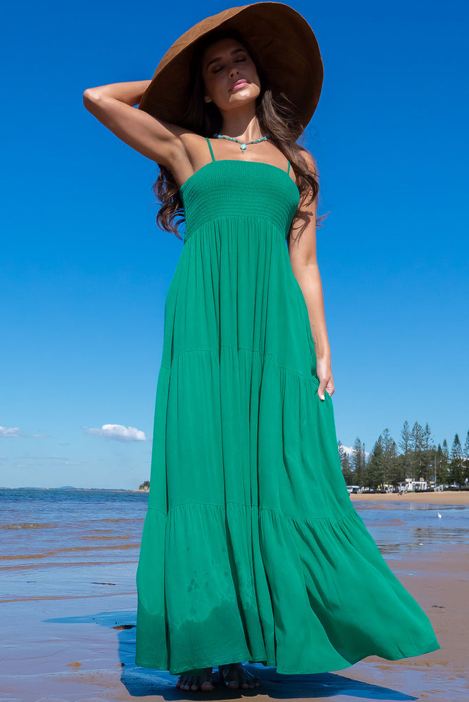 The Stardust Killarney Green Maxi Dress is a luxurious deep sea green maxi dress in a crinkle textured cheesecloth fabric. The dress is lightweight and features an elasticated shirred bodice, tiered skirt and side pockets. Made from 100% woven rayon.