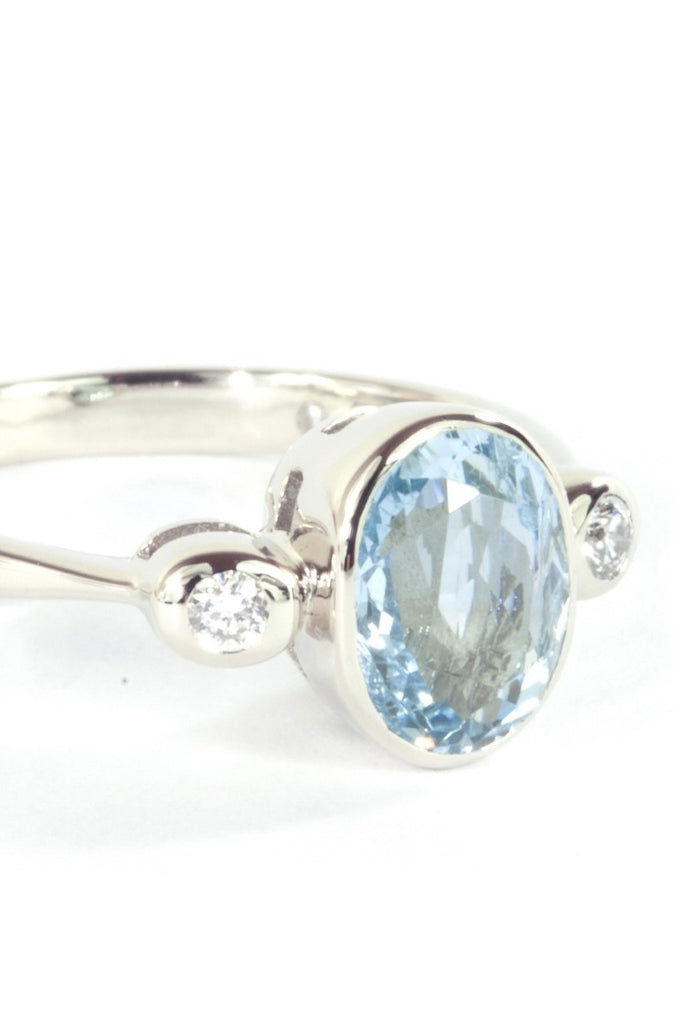  This classically styled ring holds a magnificent 8x6mm 1ct+ completely natural and unheated Mozambique Aquamarine with a sparkling 0.03ct F-G VS diamond on either side.