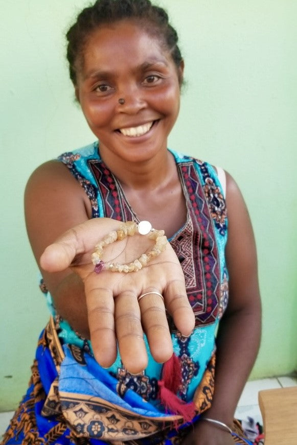 A handmade bangle with a centre piece of Agate stone which has been cut and polished by ROAM Ladies Lapidary Collective in Sakaraha, Madagascar. The band isTigers Eye chip beads. This collective was created with aid funds from the Australia
